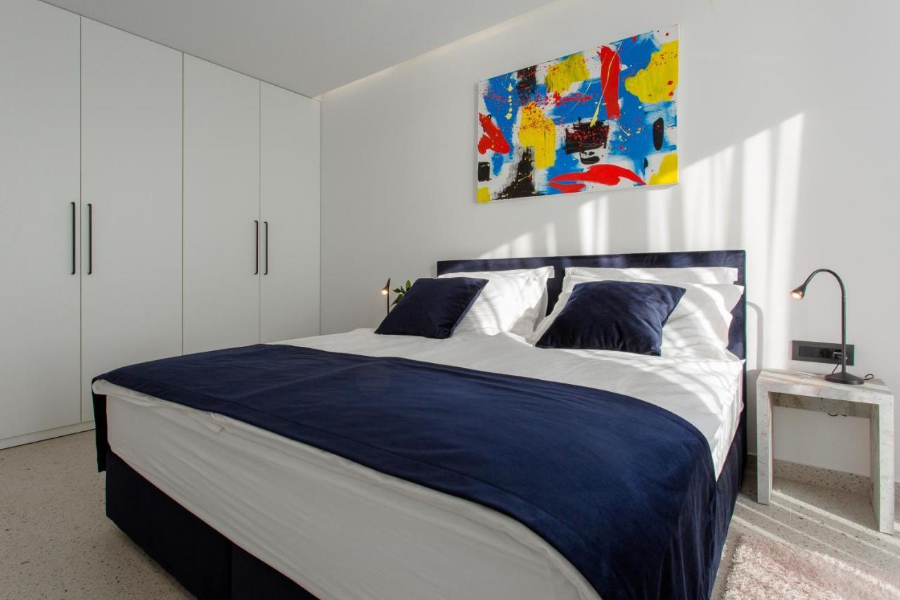 Villa Dispet With Heated Pool, Jacuzzi, Sauna And Cinema 셀리나 외부 사진